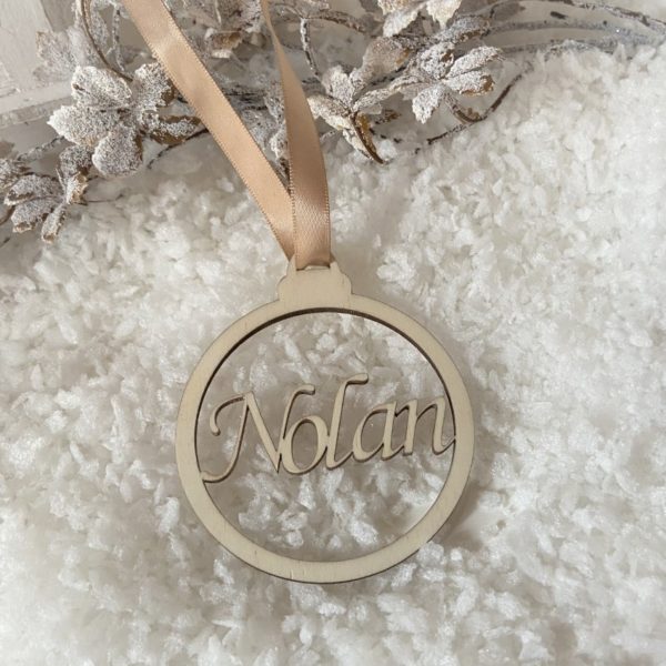 Boule de noël en bois - prénom – Image 3