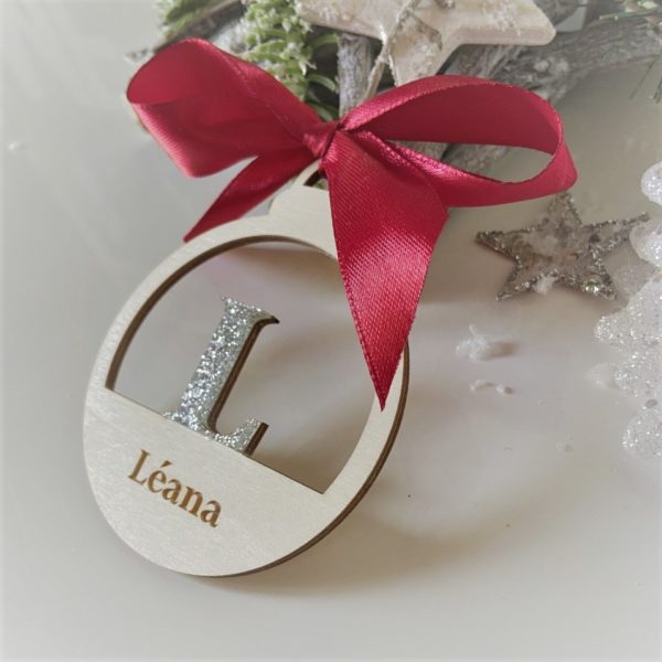 Boule de noël ouverte - Lettre et prénom 1 – Image 2