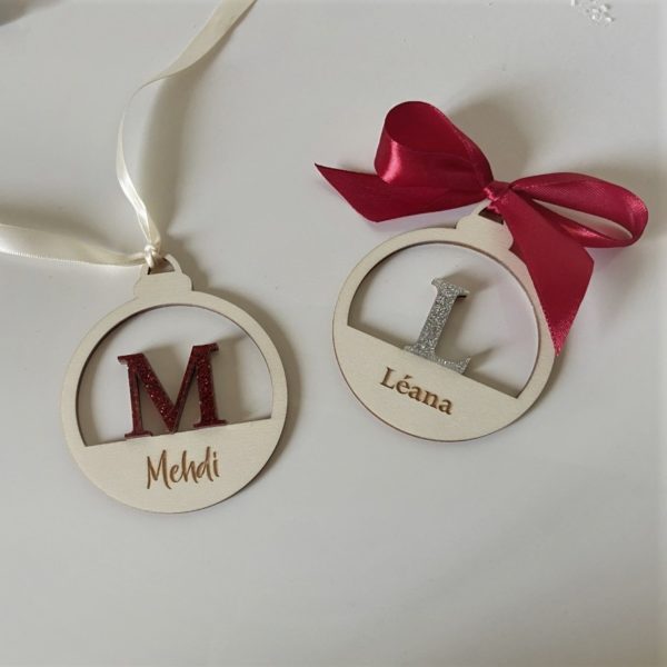 Boule de noël ouverte - Lettre et prénom 1 – Image 3