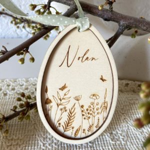 Oeuf de Pâques floral avec cadre