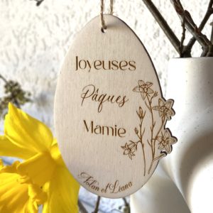 Oeuf de Pâques motif floral