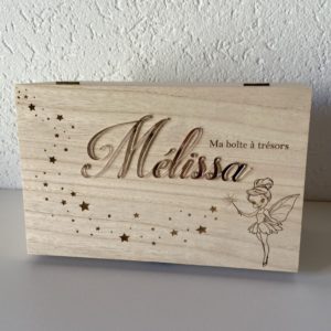 Boîte en bois avec prénom en acrylique "Etoiles et Fée"