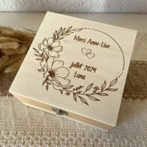 Boîte en bois carré " Couronne de fleurs"