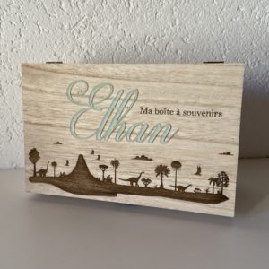 Boîte en bois avec prénom en acrylique "Dino world"