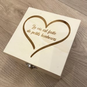Boîte en bois carré "Coeur"