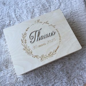 Grande boîte en bois avec prénom  "Mes plus jolis souvenirs "