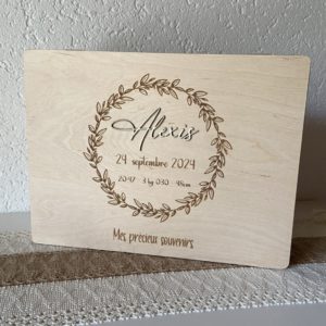 Grande boîte en bois avec prénom "Couronne de feuille naissance"