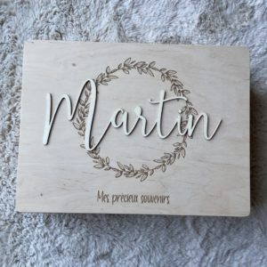 Grande boîte en bois avec prénom "Couronne de feuille"