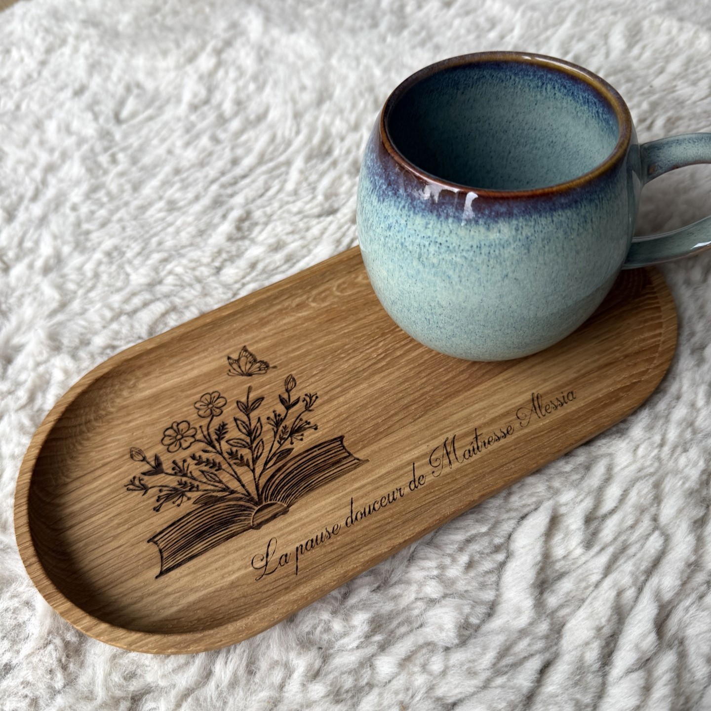 Tasse avec plateau en bois